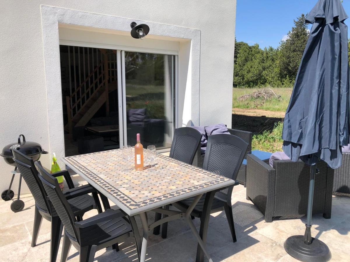 Gite De Charme En Provence Villa Monteux Exterior photo